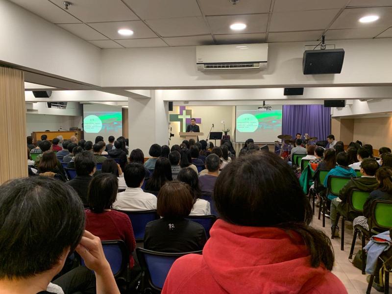 荣光敬拜事工首场崇拜近三百人出席 王礽福:分色教会非抢羊 为牧养出走信徒